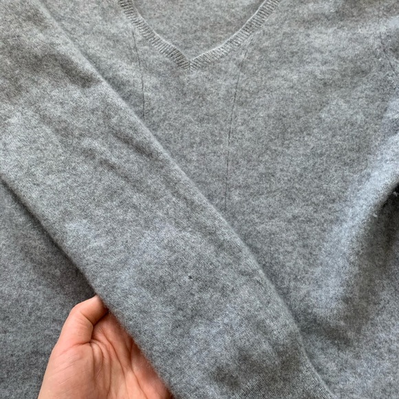 100% Cashmere Grey Sweater Garnet Hill - Picture 3 of 7